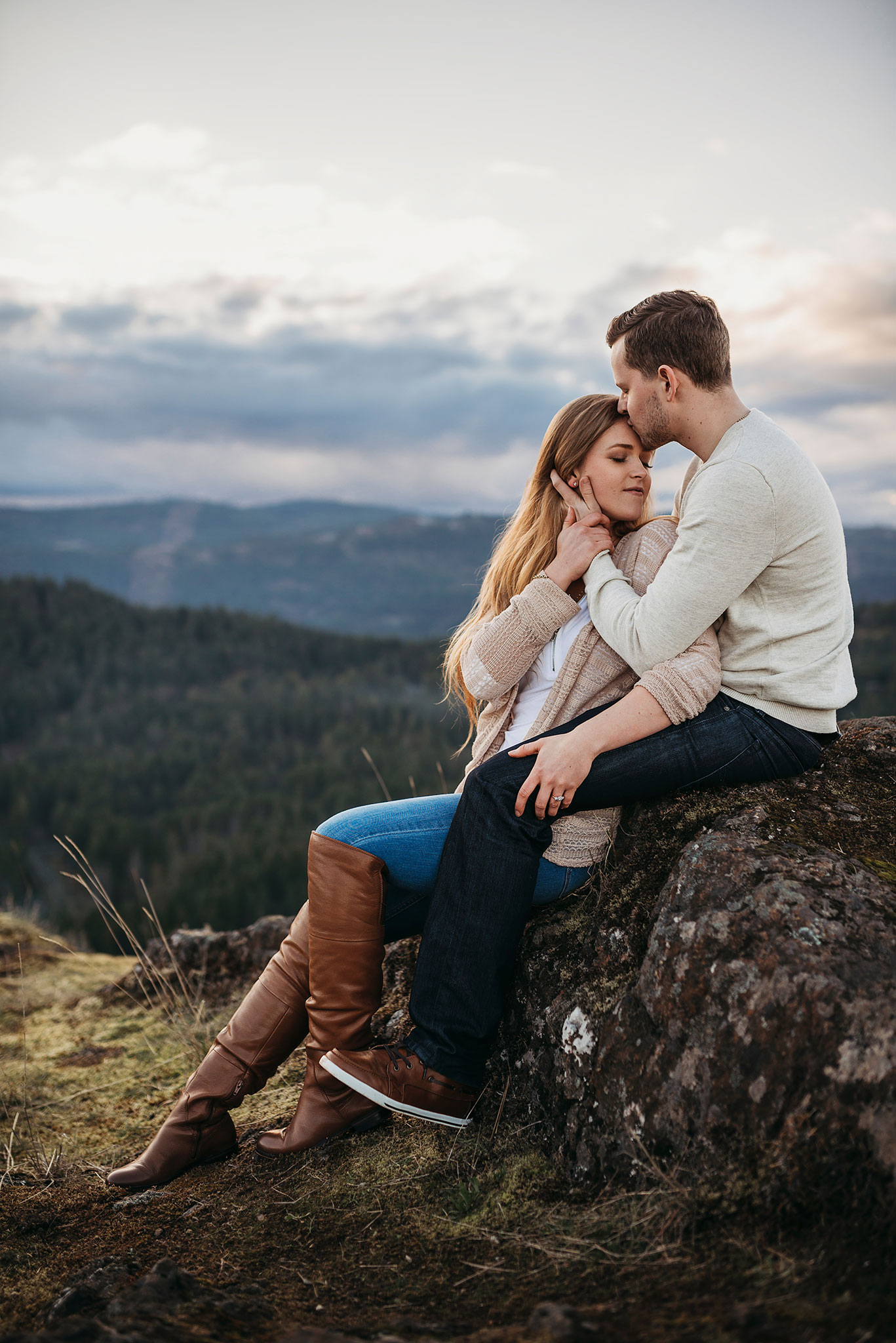 Couples engagement photography on Lone Tree Hill near Langford and Victoria.